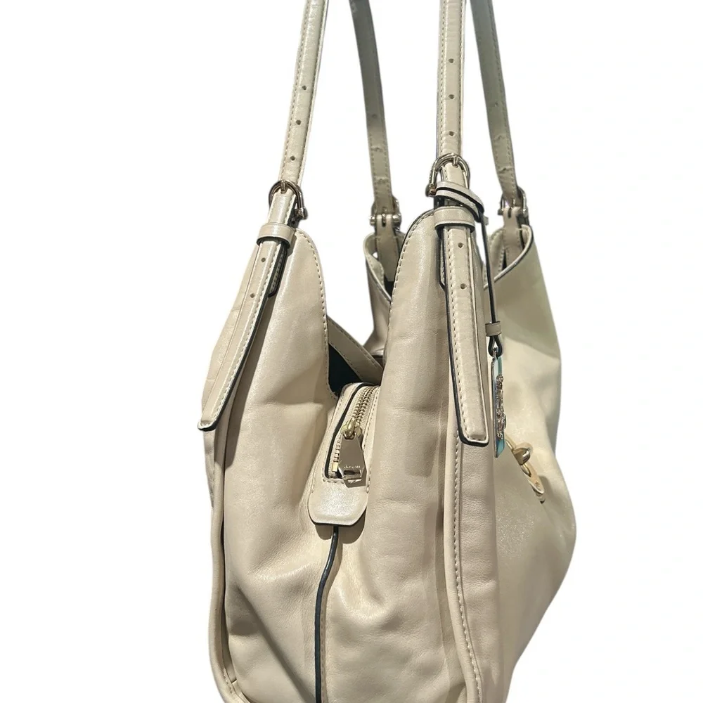 Coach Cream and Gold Hobo Bag with BUTTER SOFT LUXURIOUS LEATHER VERY CLASSY